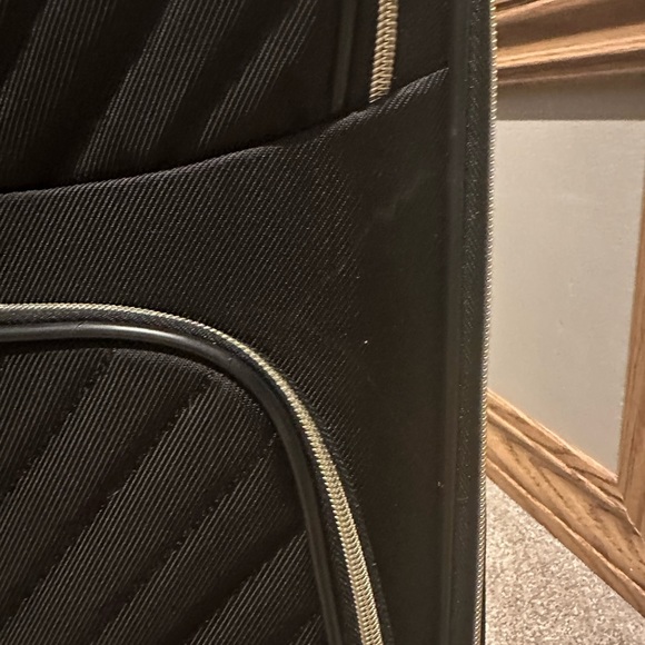 Reaction Kenneth Cole Chelsea 20” soft side Expandable 8-wheeled Carry-On - Picture 12 of 14